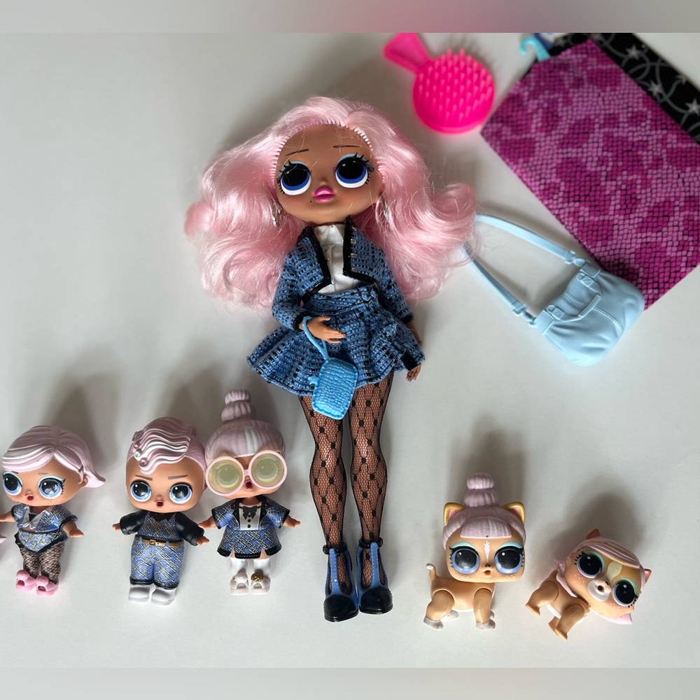 LOL Surprise O.M.G. Uptown Girl Fashion Doll and Family
